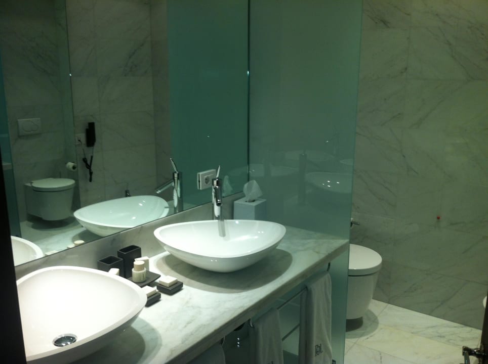 Waschbecken, WC neben dem Schlafzimmer Apartments Platinhome Ricasoli