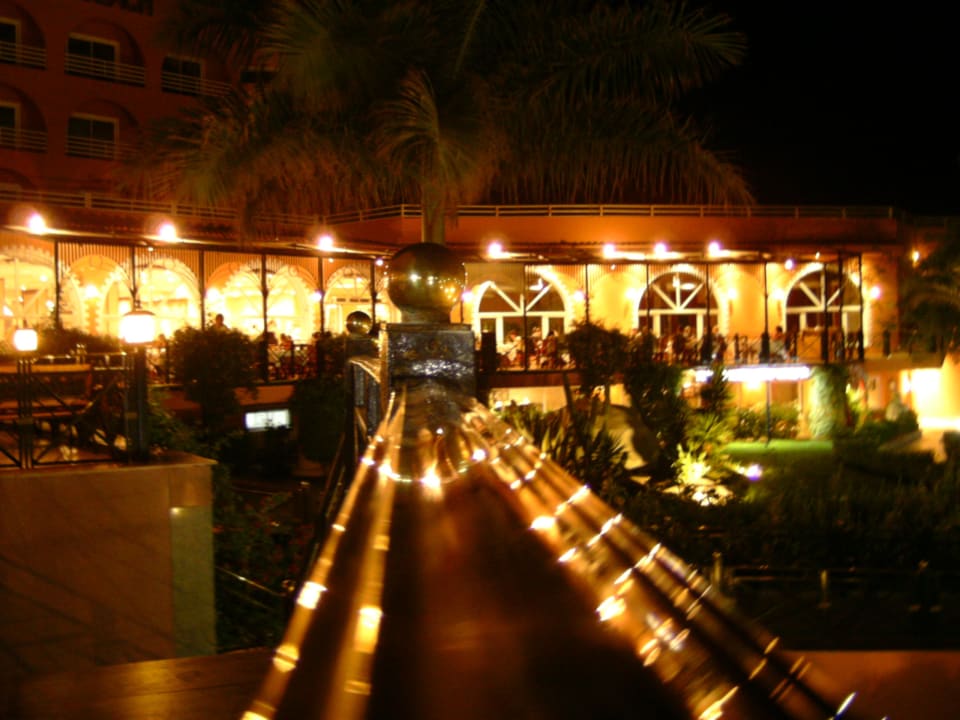 Hotel bei Nacht Golden Beach Resort