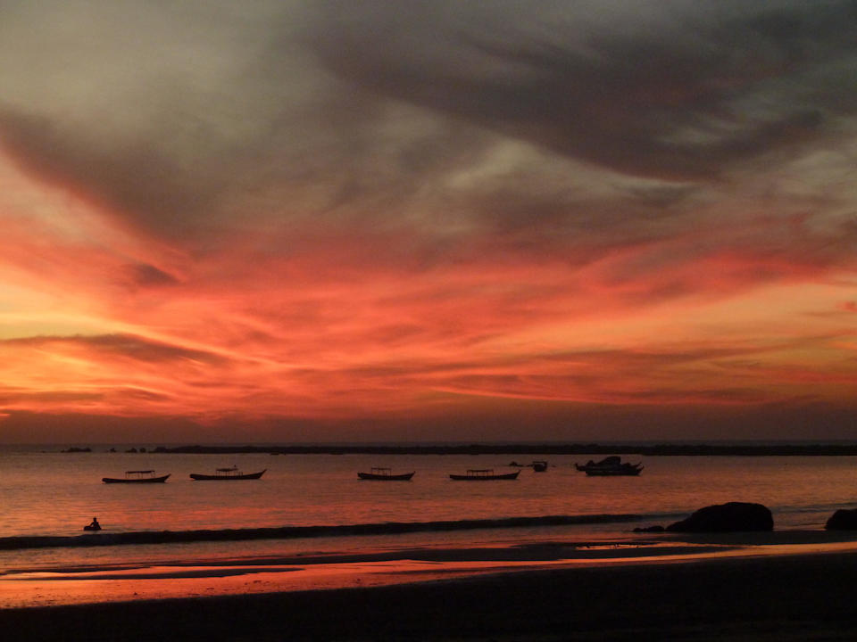Sonnenuntergang am Hotelstrand Bayview - the beach resort