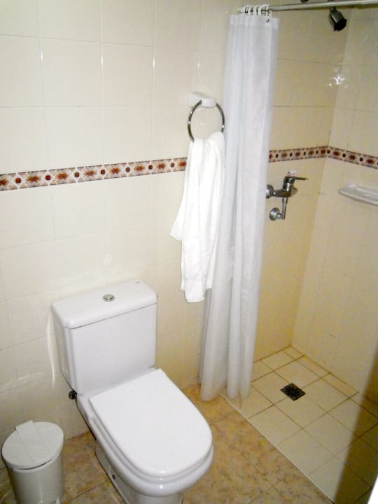 Saubere Toilette mit Dusche Hotel Los Caneyes