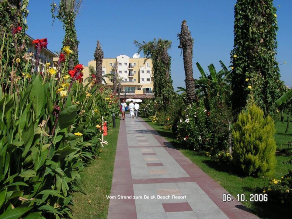 weg durch den Garten zum Hotel Belek Beach Resort Hotel