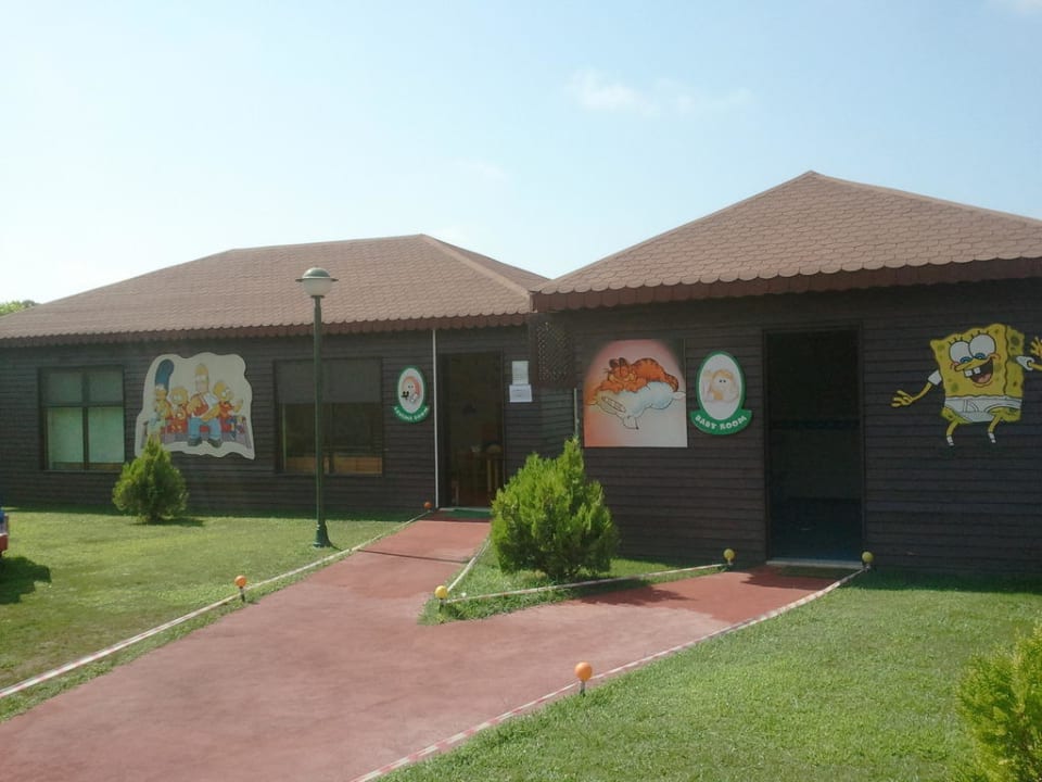 Kidsclub links und Babyschlafbereich rechts Marvida Family Eco