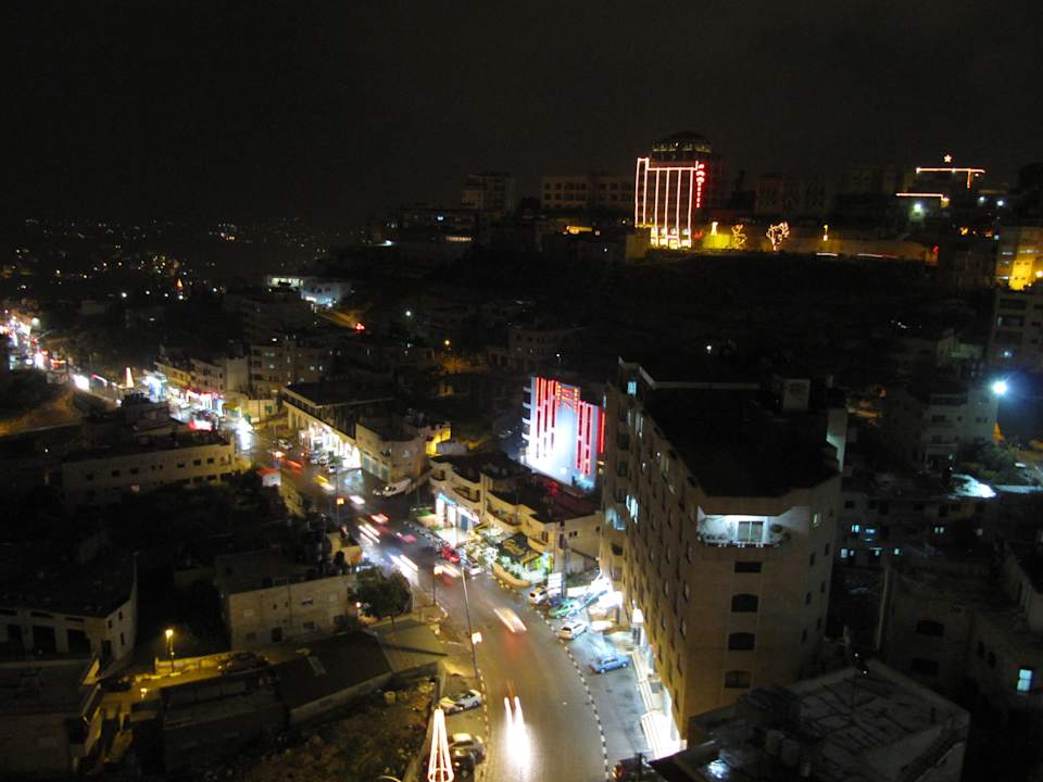 Widok z okna wieczorem Bethlehem Hotel