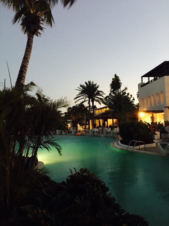 Pool am Abend Club Jandia Princess