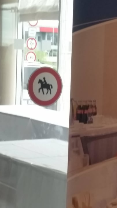 Zutritt für Pferde verboten :-) Aquapalace Hotel Prague