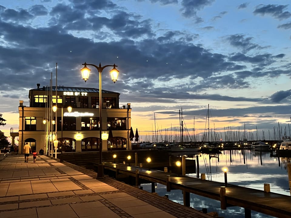 Außenansicht Hotel Yachthafenresidenz Hohe Düne
