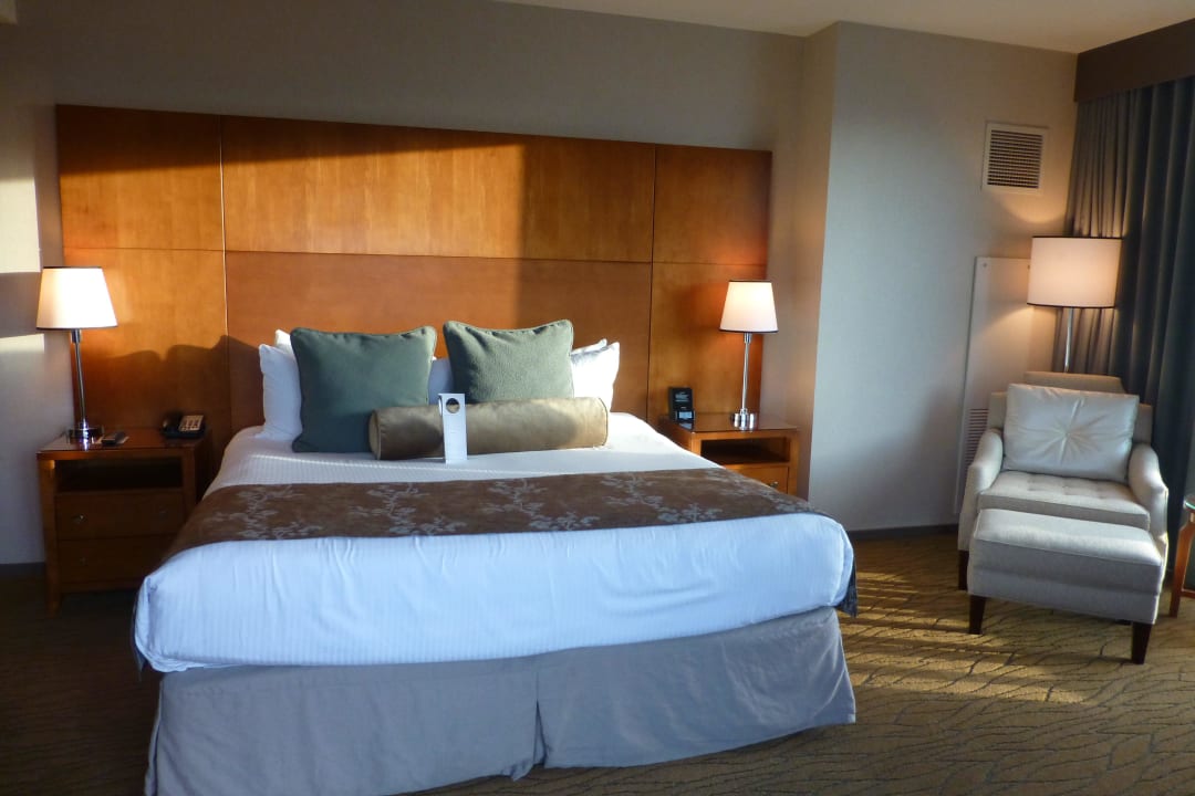 Deluxe King Room Omni San Diego Hotel