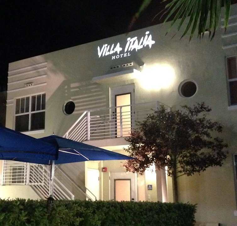 Building Villa Italia South Beach