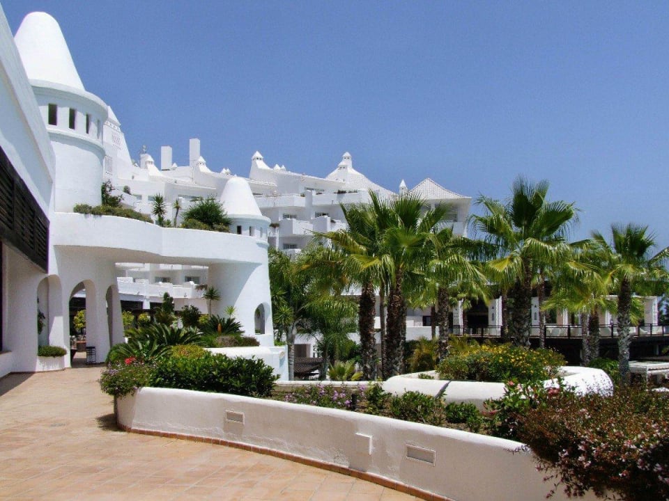 Blick in den Innenbereich des Hotels H10 Estepona Palace