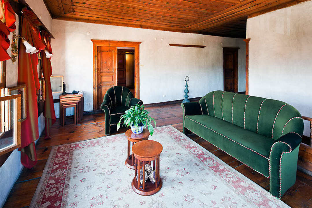 Upper sofa of Hacimemisler mansion Gulevi Safranbolu