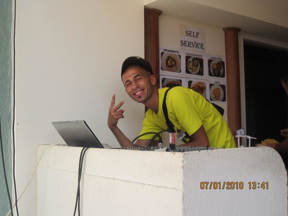 Funky Animateur Aska Hotel Just in Beach