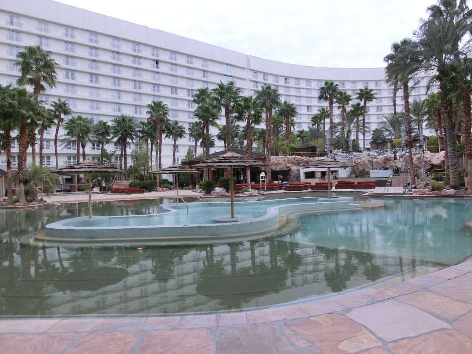 Pool Virgin Hotels Las Vegas, Curio Collection by Hilton