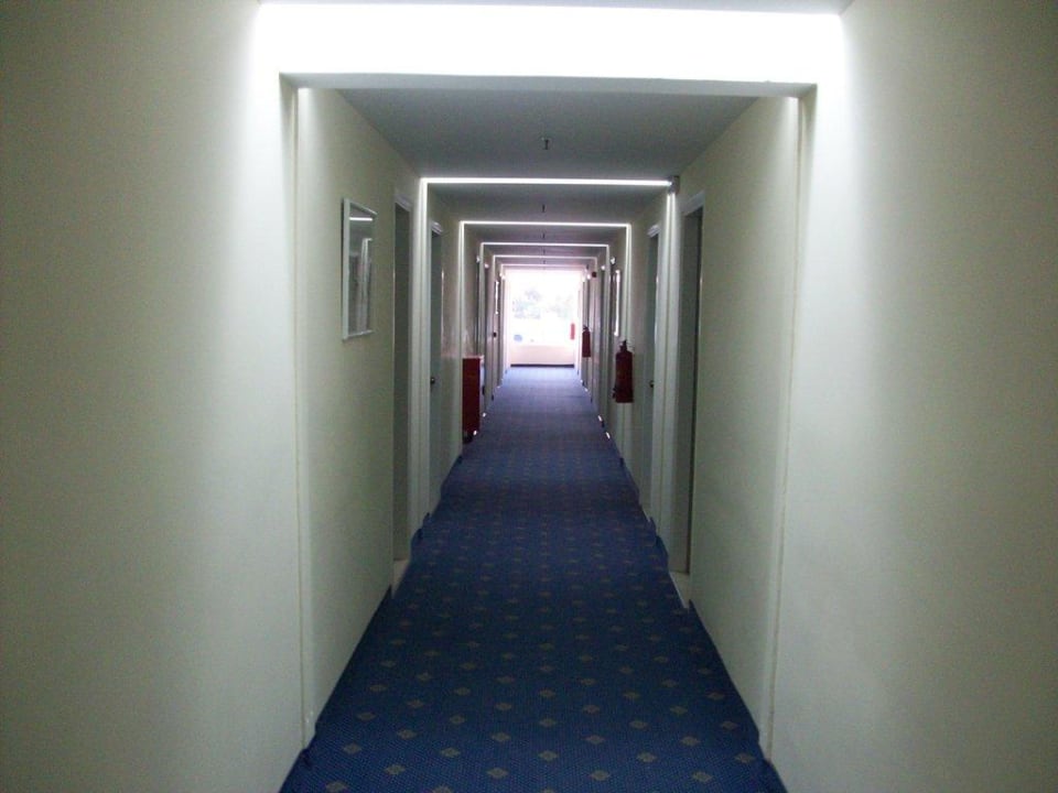 Hotelgang zu den Zimmern TUI KIDS CLUB Alex Beach