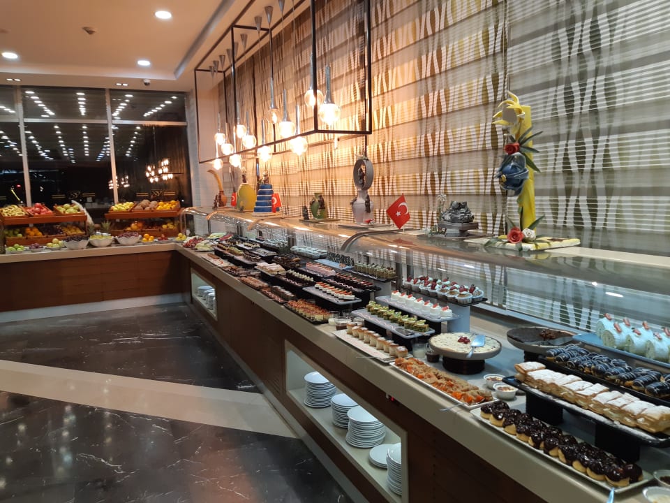 Gastro Saturn Palace Resort Hotel