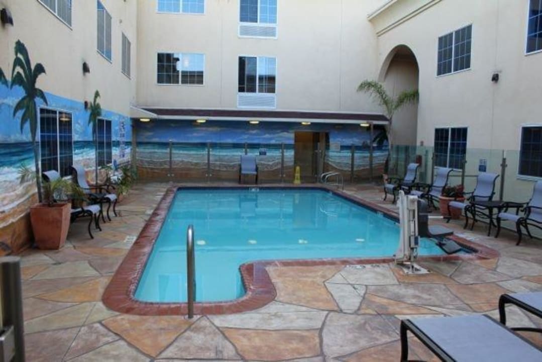 Pool Holiday Inn Express Hotel & Suites - Hollywood Walk of Fame