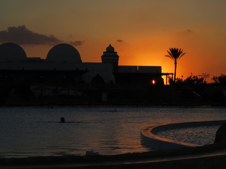 Abendstimmung am Pool Hotel Gorgonia Beach Resort