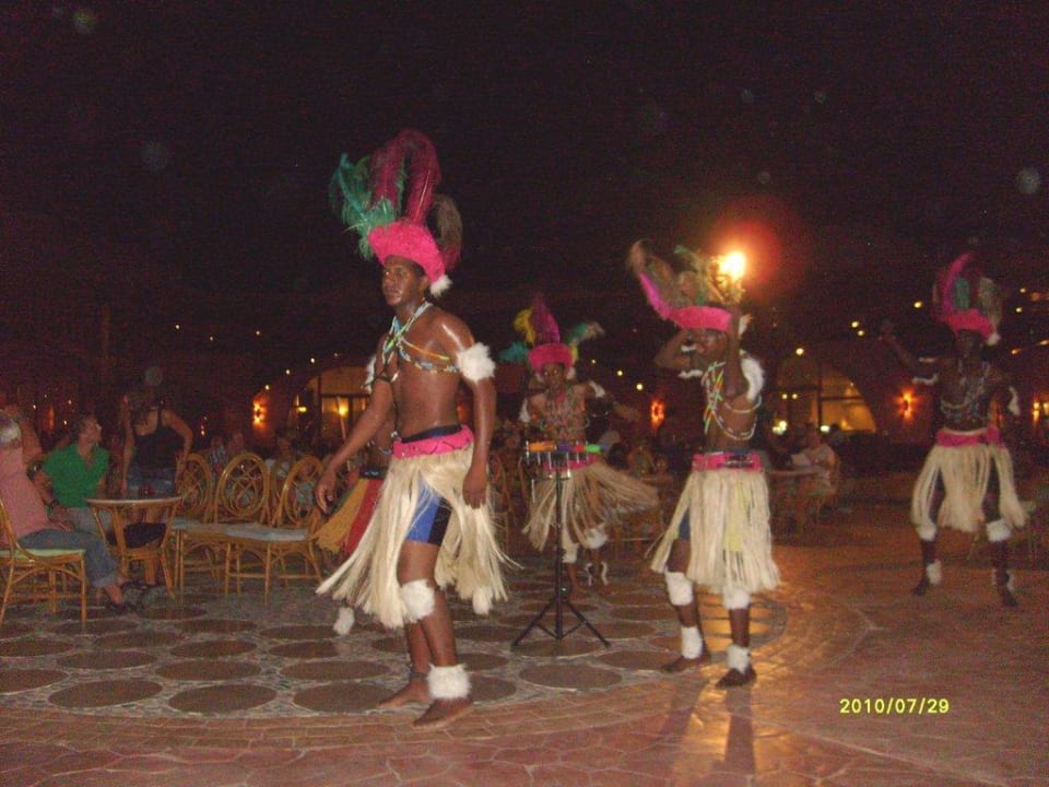 Folkloredarbietung im Abendprogramm Swisstouch Oriental Resort Marsa Alam