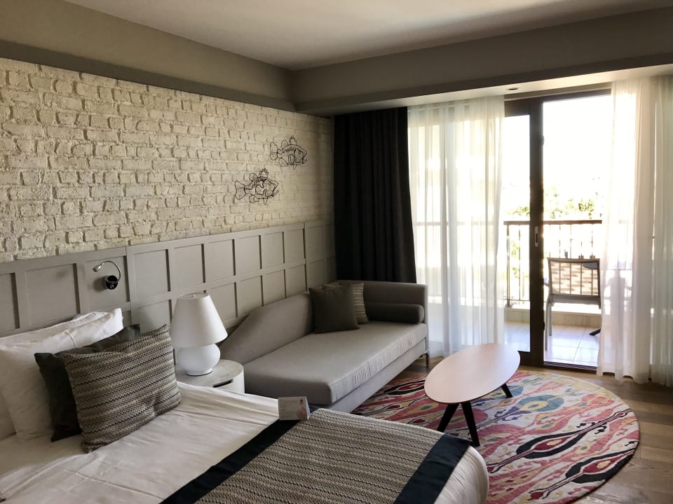 Zimmer Acanthus Cennet Barut Collection