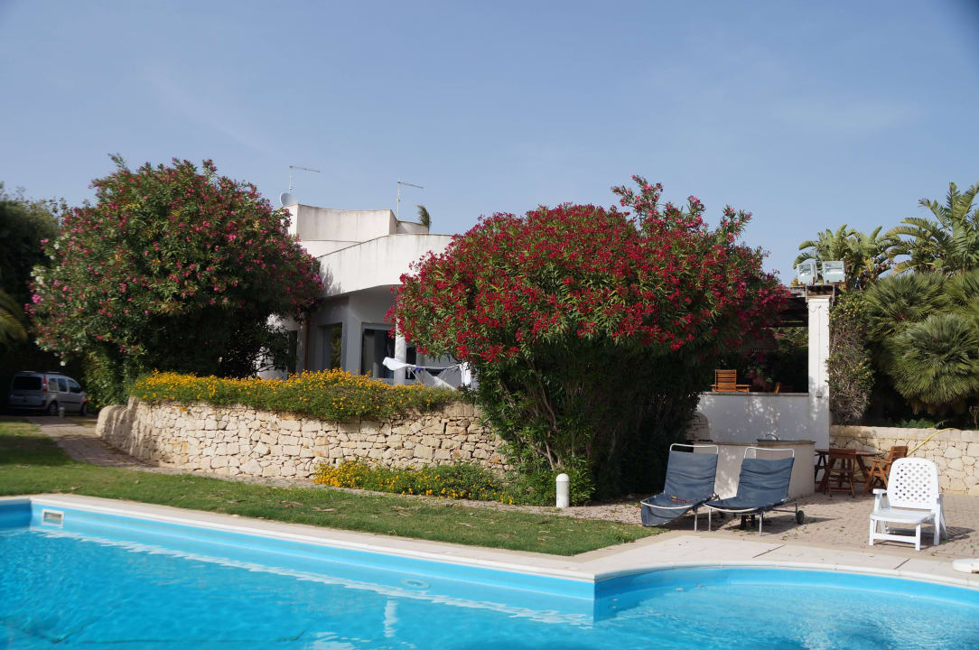 Sehr schöner Garten Villa Marina