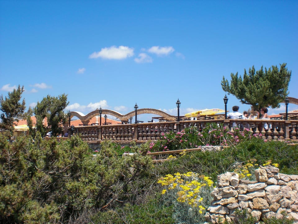 Blick zum Gartenrestaurant Club Resort Atlantis