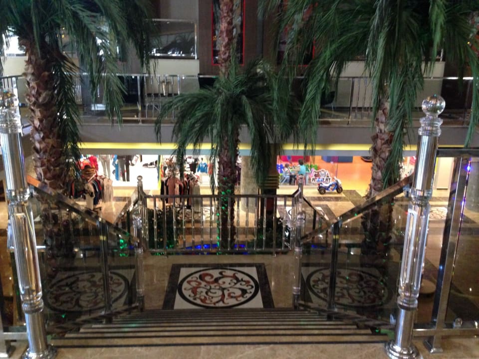 Abgang zu den Shops My Home Resort