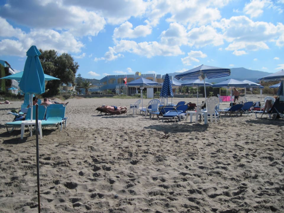 Blick vom Strand auf das Hotel Hotel Kathrin Beach