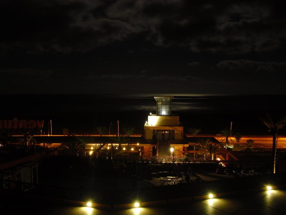 Ausblick aus dem Zimmer bei Nacht Richtung Strand Occidental Jandía Playa