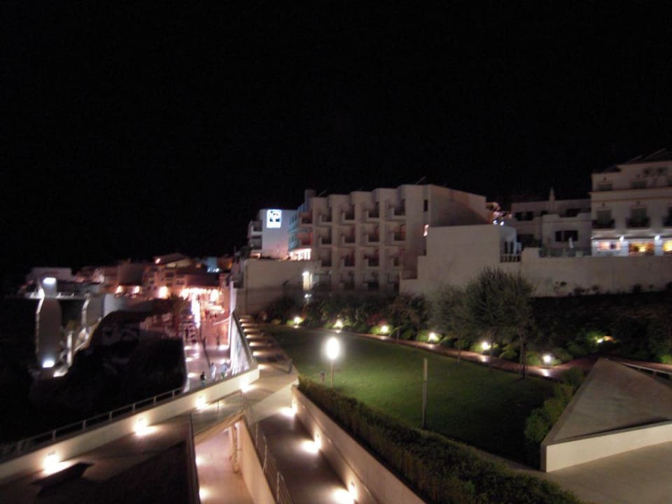 Hotel wieczorem Rocamar Exclusive Hotel & Spa