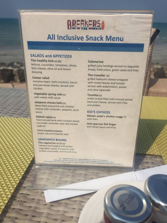Mittagssnacks am Strand-Superlecker The Cove Rotana Resort