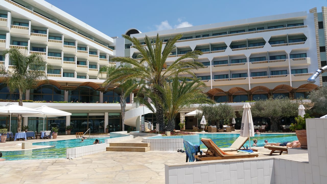 Außenansicht Constantinou Bros Athena Royal Beach Hotel