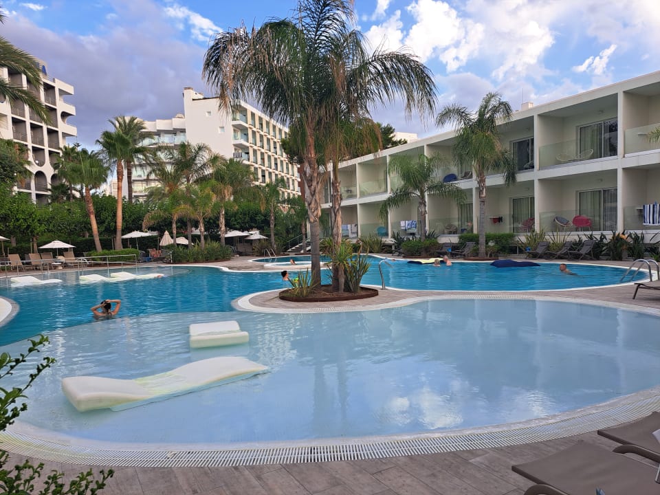 Pool BG Hotel Caballero