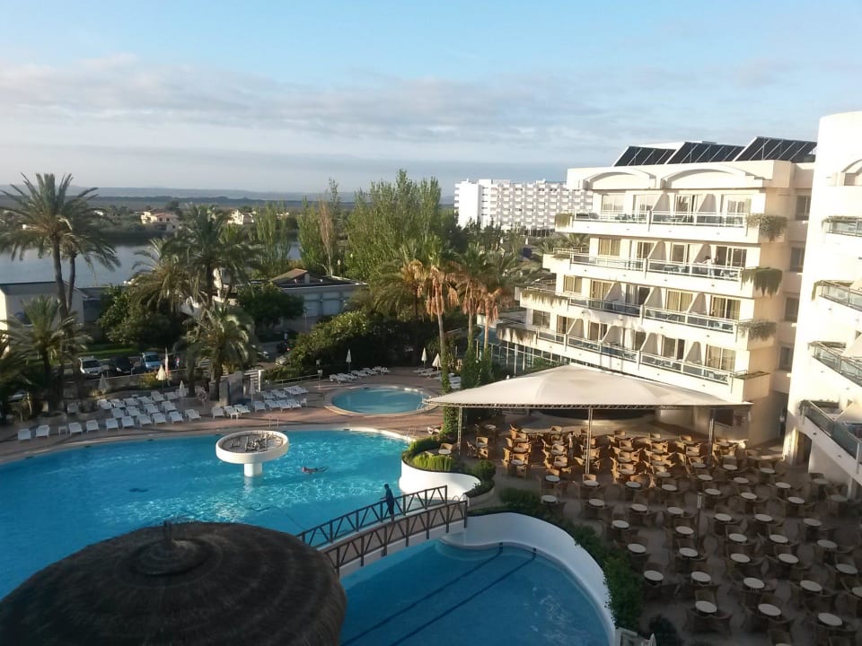 Der Pool um 8 Uhr früh BG Hotel Rei del Mediterrani Palace