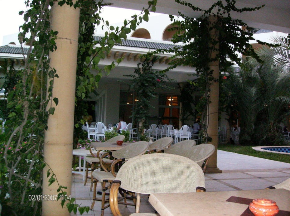 Kawiarenka na świeżym powietrzu Iberostar Waves Averroes