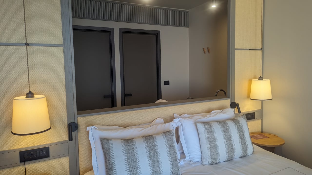 Zimmer The Royal Senses Resort, Curio Collection by Hilton