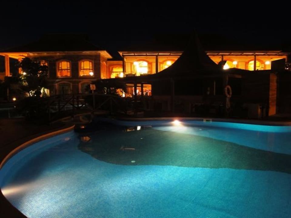 Pool bei Nacht VIVA Cala Mesquida Suites & Spa 16+