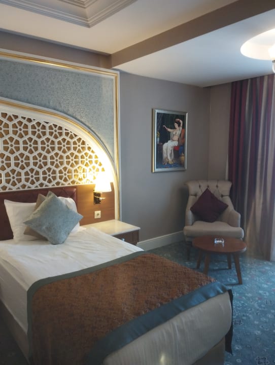 Zimmer Royal Taj Mahal Hotel