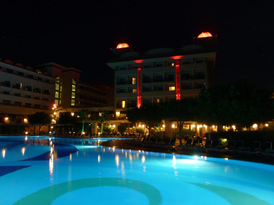 Abendansicht Pool u Hotel Aydinbey Kings Palace & Spa