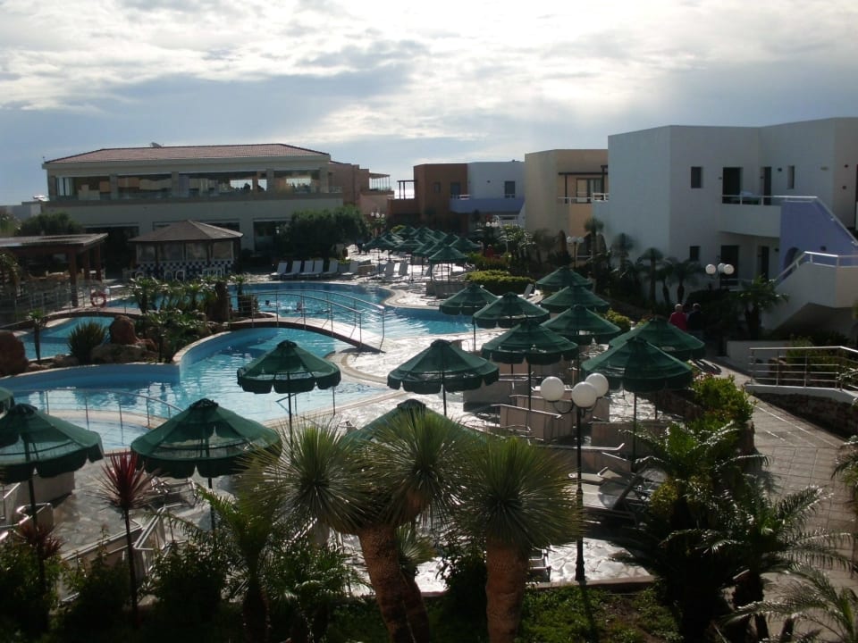 Ausblick auf Pool & Speiesesaal vom Zimmer aus Atlantica Mikri Poli Rhodes