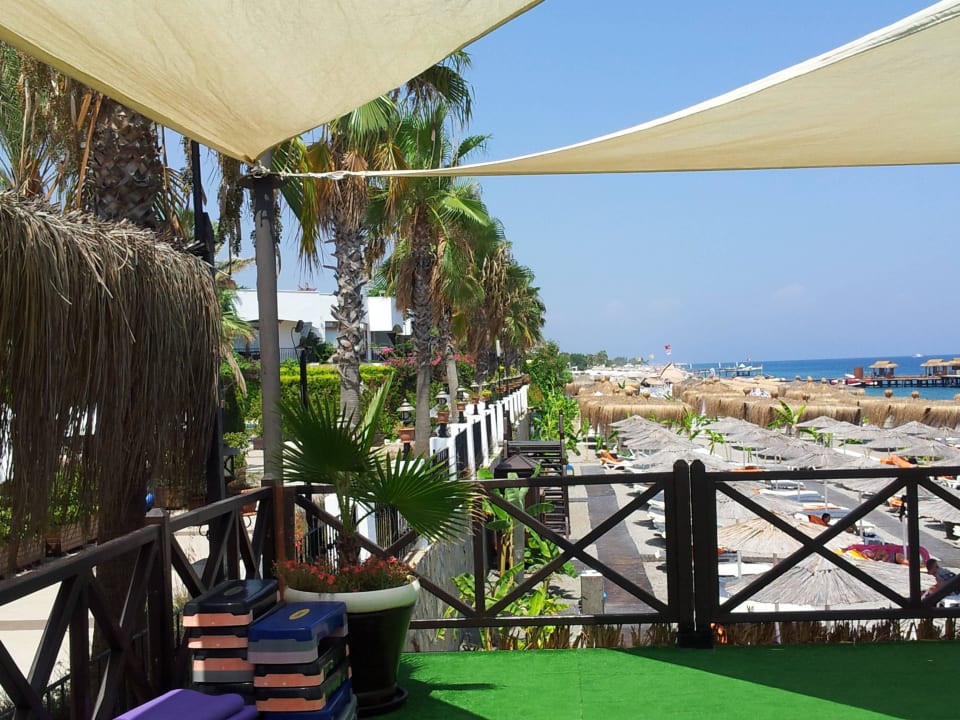 Strand Emelda Sun Club