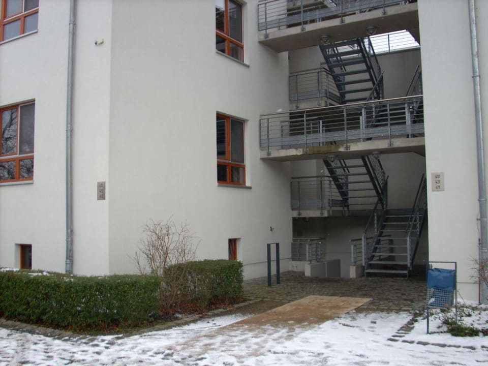 Rückseite Eingänge SeeResidenz Klink Appartements