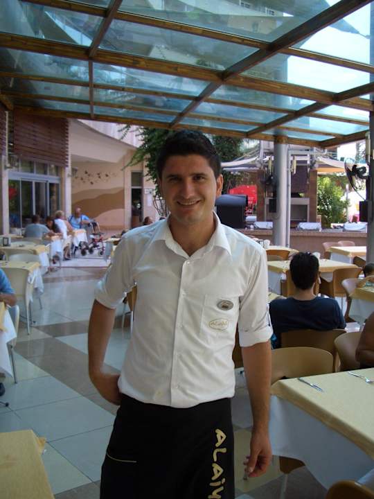 Murat weiß was der Gast trinkt  Alaiye Resort & Spa