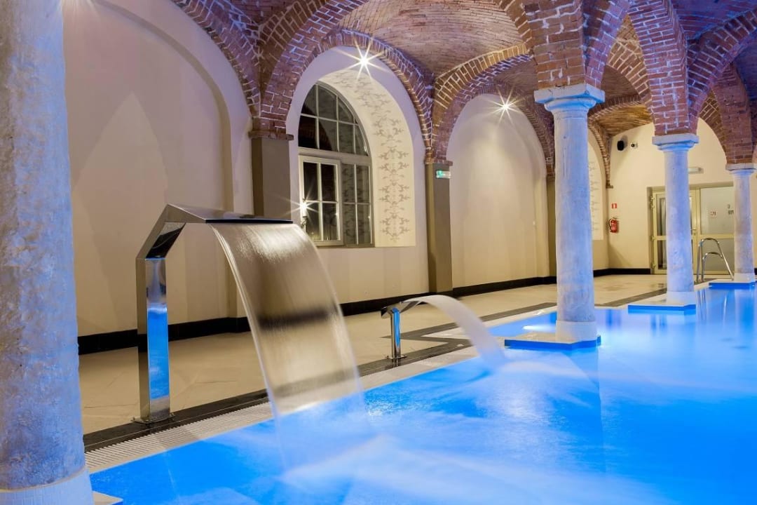 Basen Schlosshotel Wiechlice