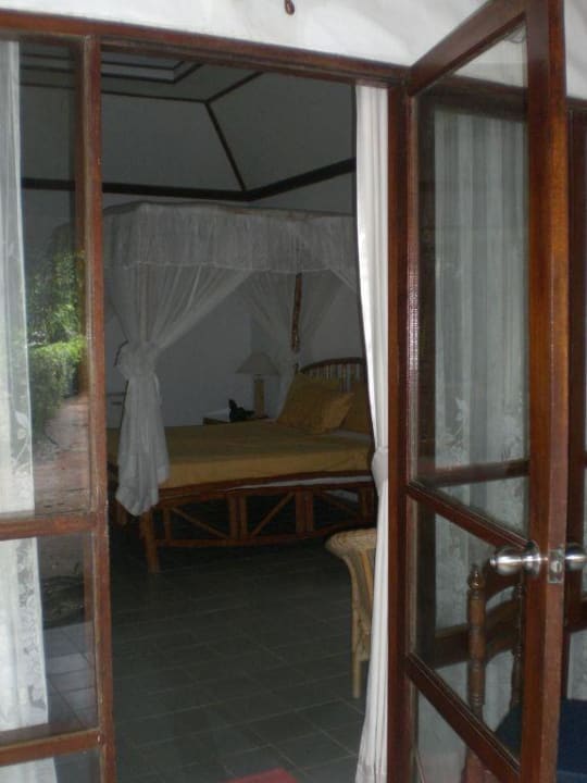 Eingang zum Bungalow Crystal Bay Yacht Club Beach Resort