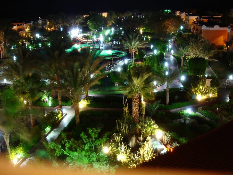 Anlage bei Nacht Golden Beach Resort