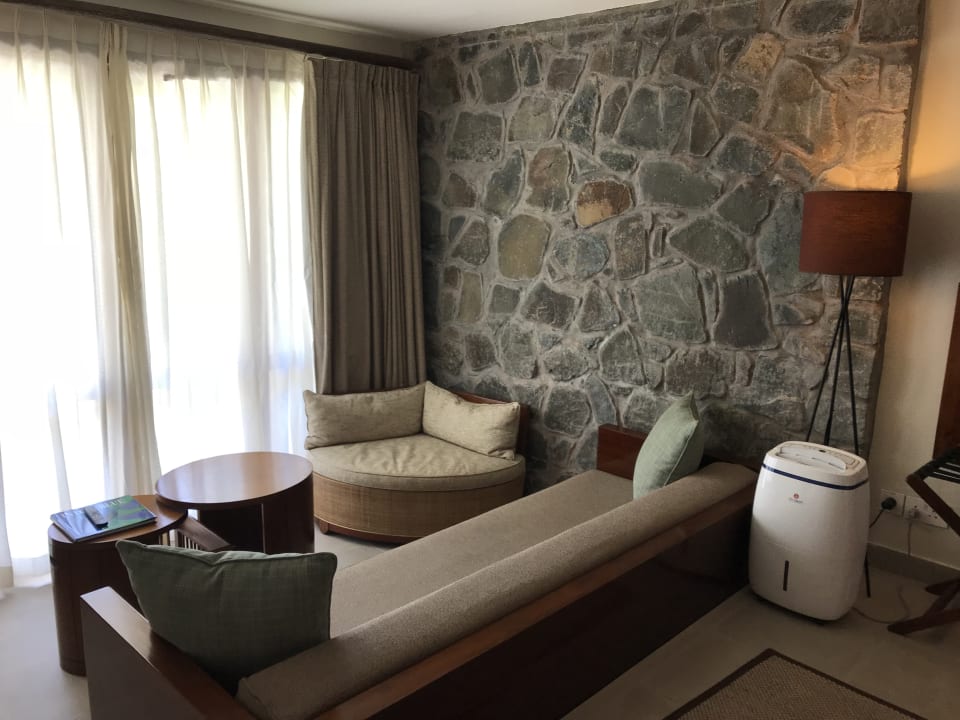 Sitzbereich mit Luftentfeuchter Kempinski Seychelles Resort