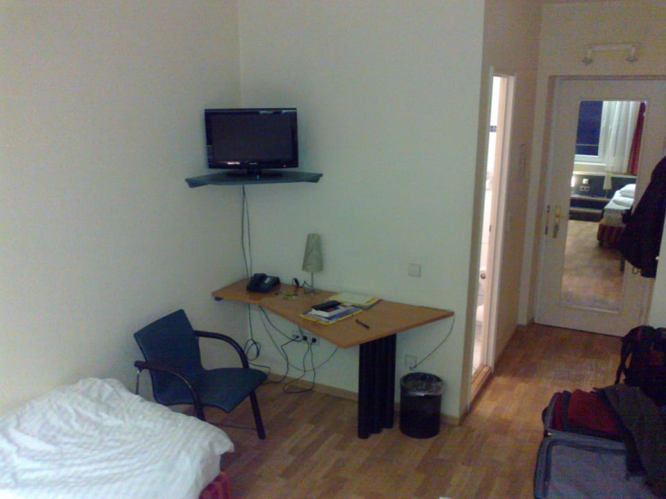 Winziges Doppelzimmer ohne jeglichen Komfort Garner Hotel Hamburg - Graf Moltke