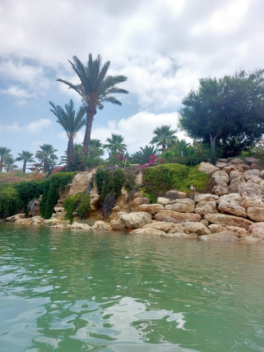 Strand Crystal Springs Beach Hotel