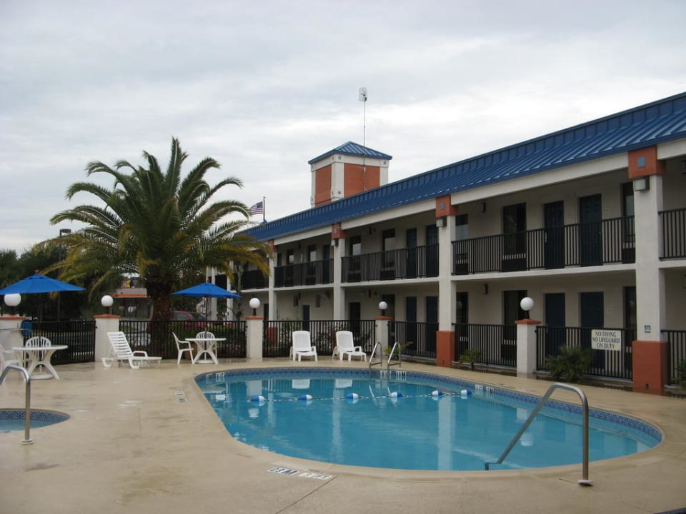 Holiday Inn Express Chiefland, Florida Hotel Days Inn Chiefland