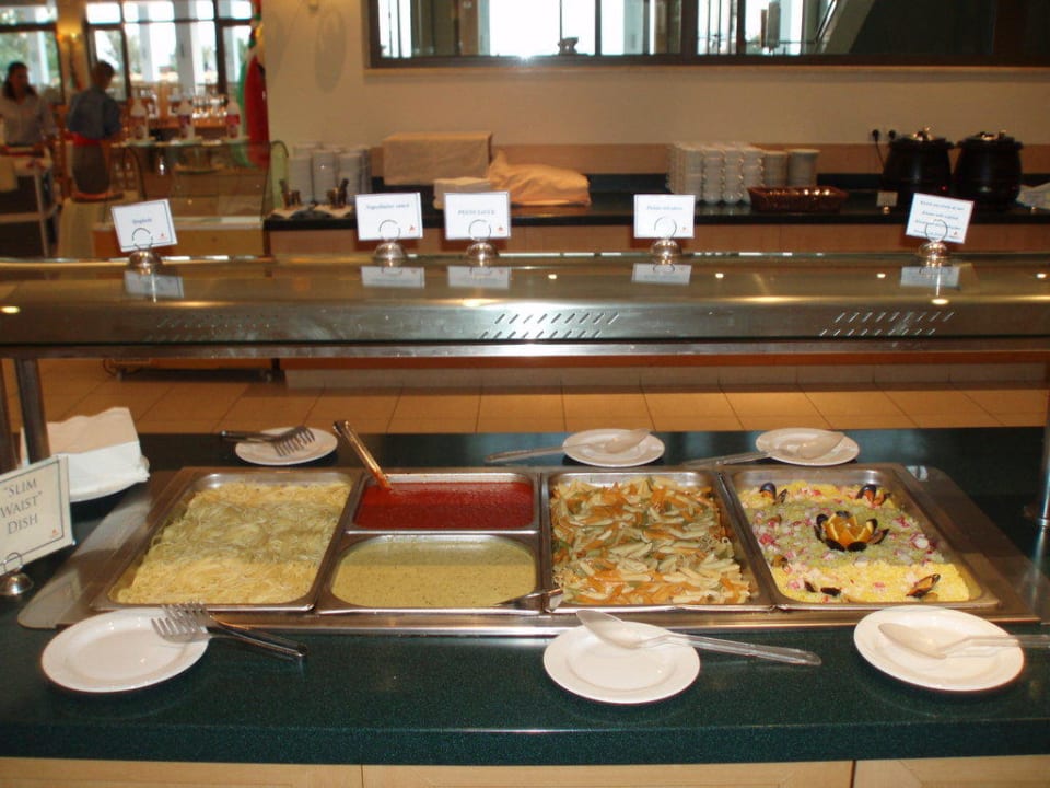 Ein Teil des warmen Büffets Porto Bello Royal