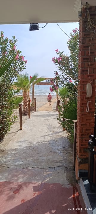 Strand Club Turtas Beach Hotel